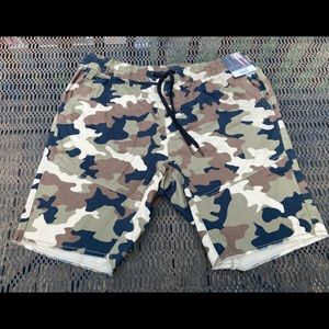 NWT Men’s Above the Knee Camouflage Shorts